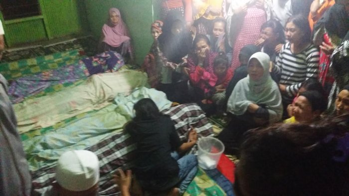 Jenazah Keluarga Korban Kecelakaan di Medan Dimakamkan